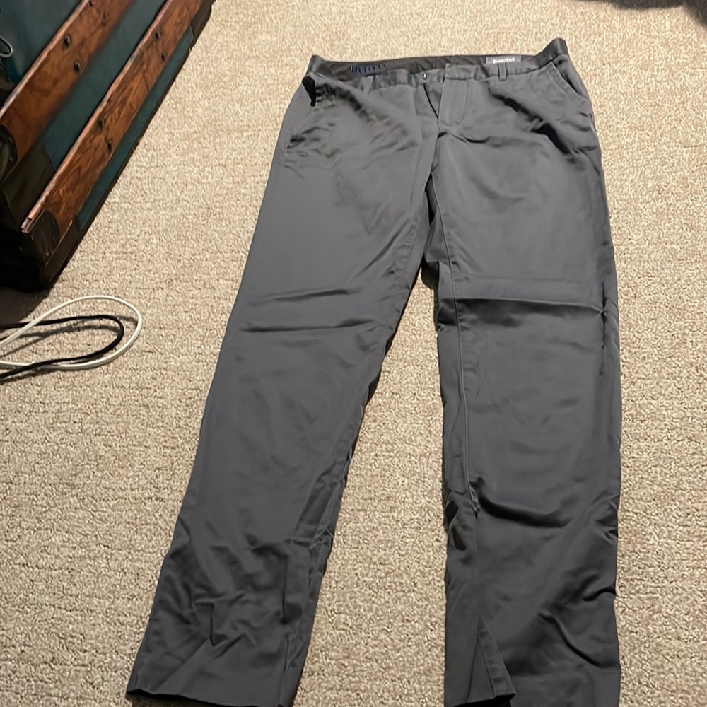 Bonobos- Dress Pants “weekday warrior” Friday chinos 32x32. Athletic Fit